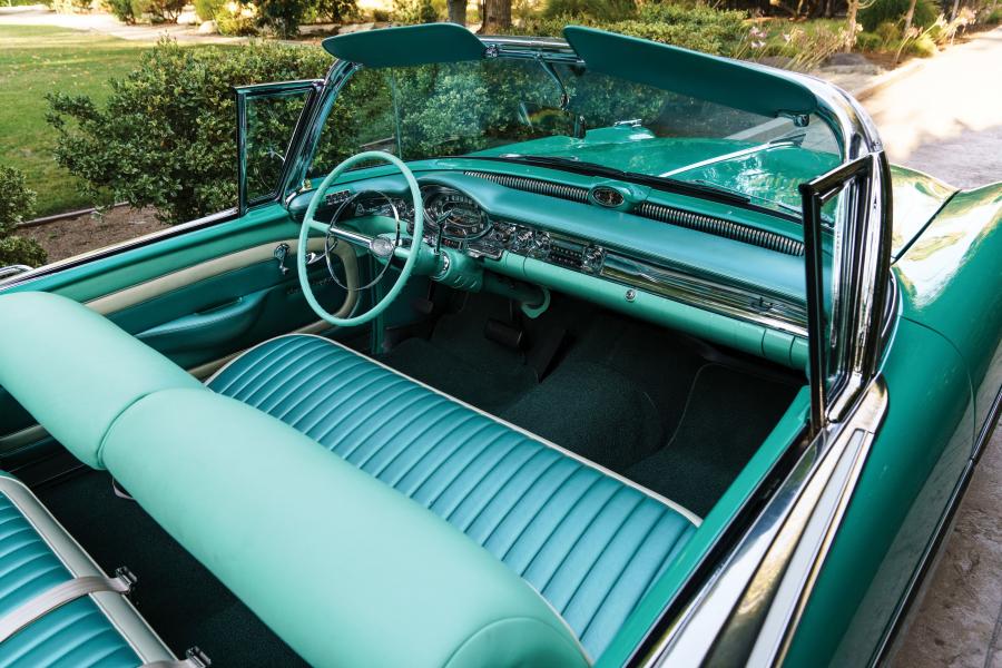 Интерьер Oldsmobile Starfire 98 Convertible (3067DX) 1957 года  (фото 25 из 27)